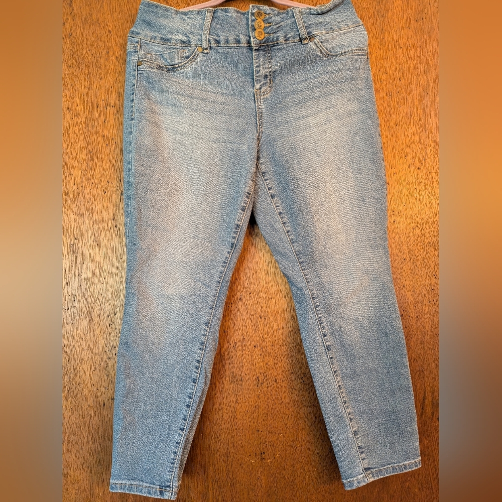d. jeans Light Blue Cropped Denim